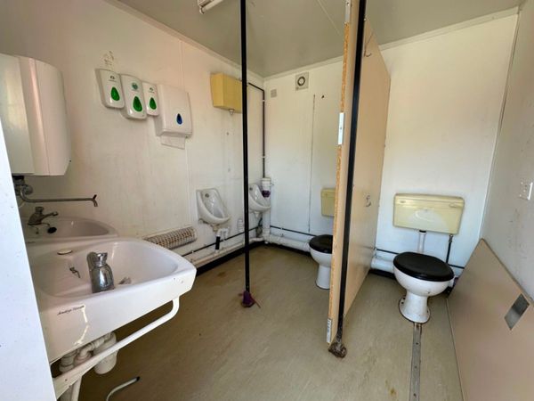 12 x 9 TOILET BLOCK UNIT.........818P 343965489