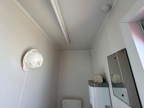 12 x 9 TOILET BLOCK UNIT.........818P 343965494