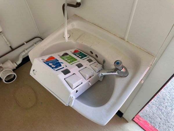 12 x 9 TOILET BLOCK UNIT.........818P 343965496