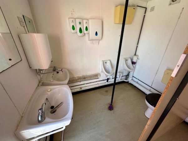 12 x 9 TOILET BLOCK UNIT.........818P 343965490