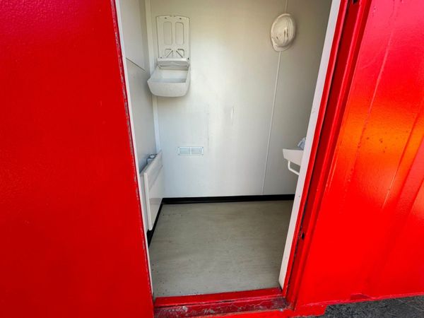 12 x 9 TOILET BLOCK UNIT.........818P 343965492
