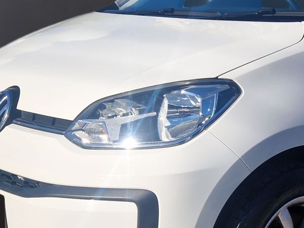 Volkswagen up! 2017 343975479