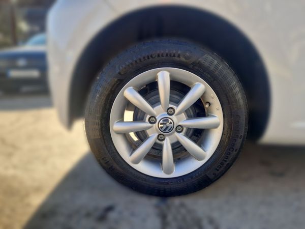 Volkswagen up! 2017 343975480