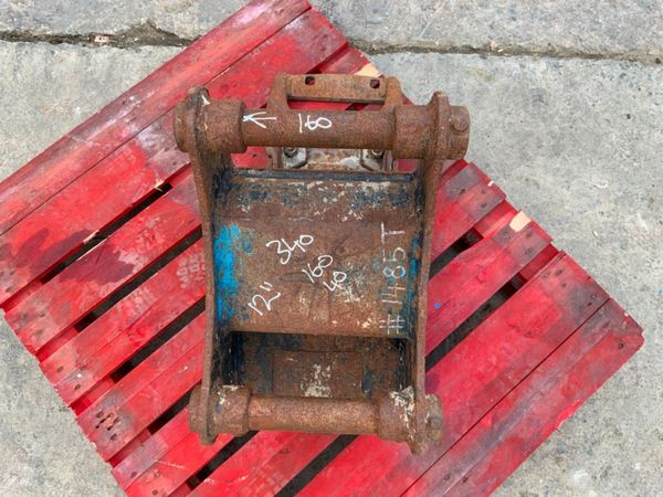 12" DIGGING BUCKET.....40mm PINS.....1485t. 343991302