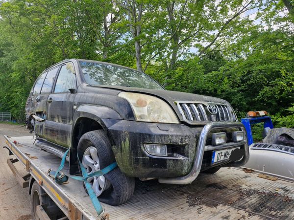 Toyota landcruiser 03 to 10 breaking for parts 354165015
