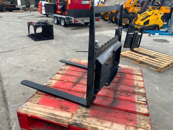 MINI LOADER FORK CARRIAGE ATTACHMENT....347w. 354183145
