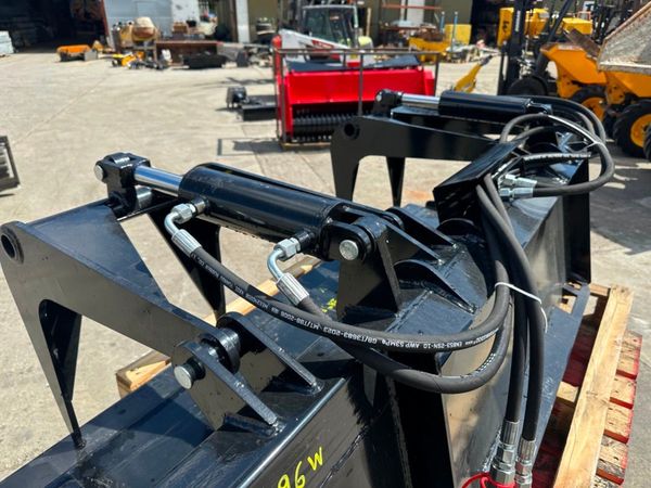 NEW..73" BOBCAT SKIDSTEER GRAB BUCKET..296W 354206798
