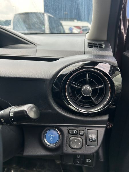 Toyota aqua hybrid auto Top Specs G 354353878