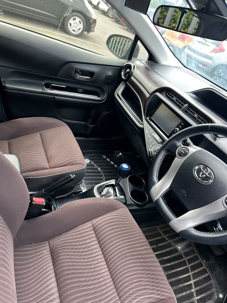 Toyota aqua hybrid auto Top Specs G 354353882
