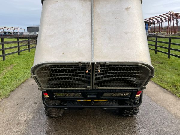 2022 John Deere Gator 865 with Canopy 354390988
