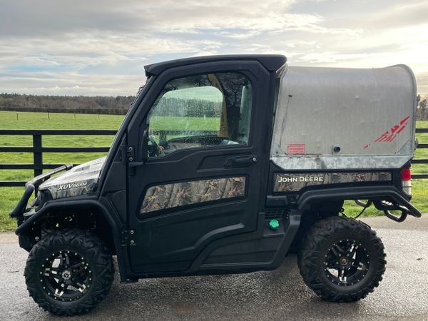 2022 John Deere Gator 865 with Canopy 354390980