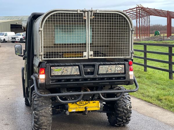 2022 John Deere Gator 865 with Canopy 354390982