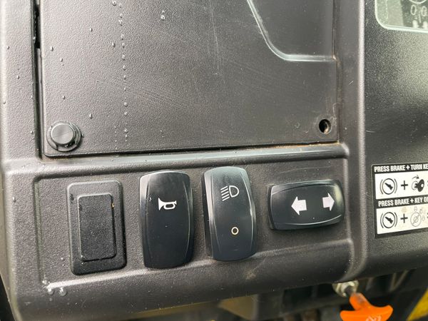 2022 John Deere Gator 865 with Canopy 354390995
