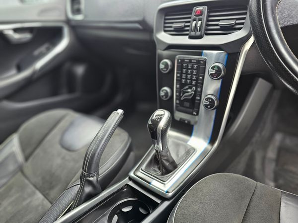 VOLVO V40 R-DESIGN // FULL SERVICE HISTORY 354400487