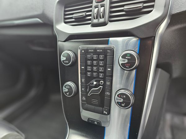 VOLVO V40 R-DESIGN // FULL SERVICE HISTORY 354400488