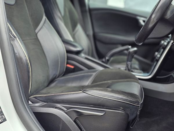 VOLVO V40 R-DESIGN // FULL SERVICE HISTORY 354400482