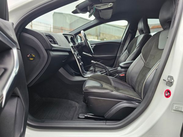 VOLVO V40 R-DESIGN // FULL SERVICE HISTORY 354400528