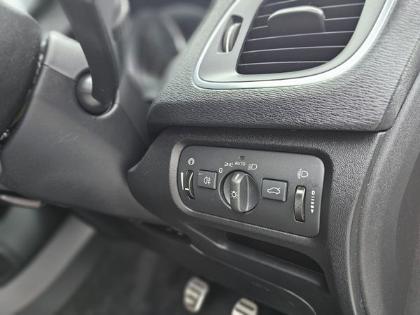 VOLVO V40 R-DESIGN // FULL SERVICE HISTORY 354400521
