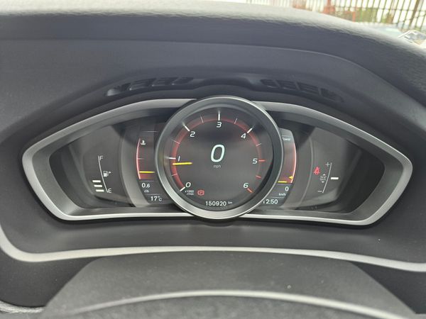 VOLVO V40 R-DESIGN // FULL SERVICE HISTORY 354400532