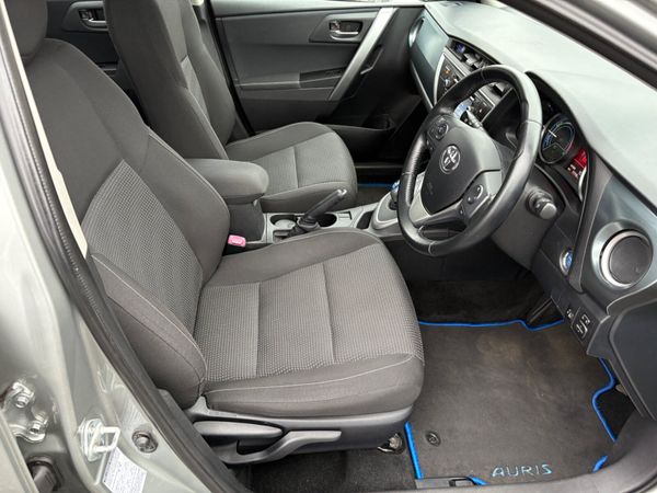 2015 Toyota Auris Hybrid 354438243