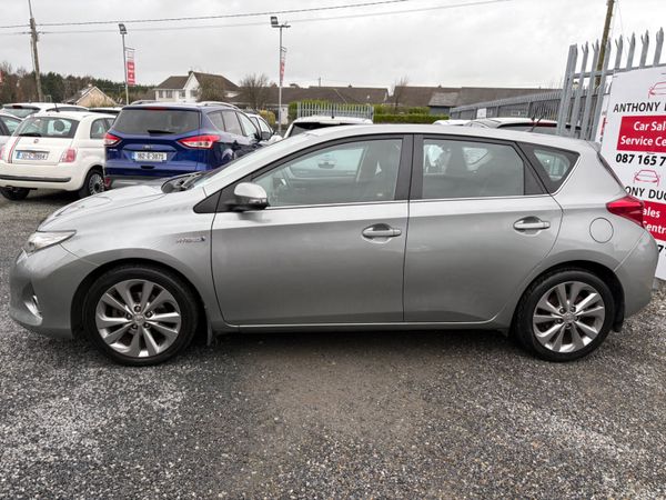 2015 Toyota Auris Hybrid 354438255