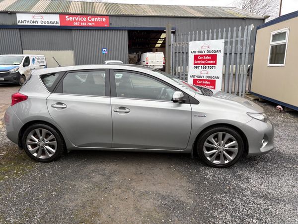 2015 Toyota Auris Hybrid 354438252
