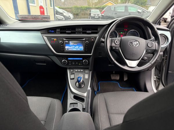 2015 Toyota Auris Hybrid 354438253