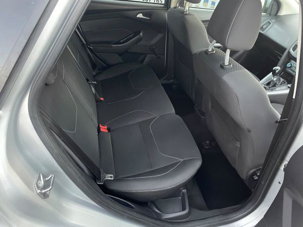 Ford Focus Zetec Estate 354439094