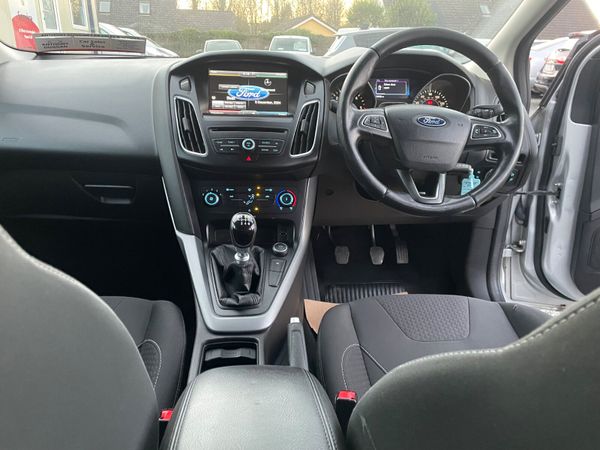 Ford Focus Zetec Estate 354439095