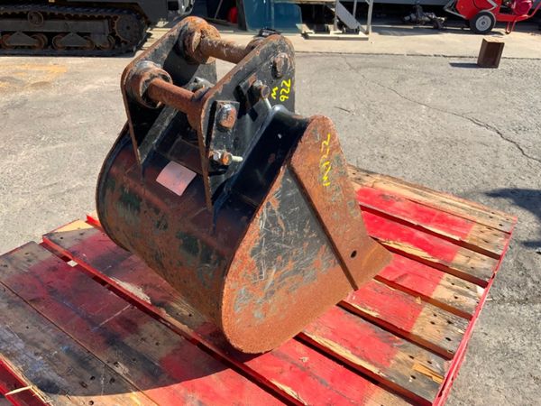 18 JCB DIGGING BUCKET.35mm PINS.226 w. 354492954