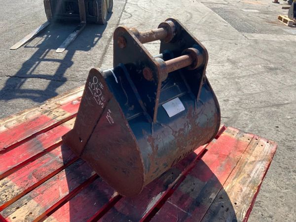 18 JCB DIGGING BUCKET.35mm PINS.226 w. 354492956