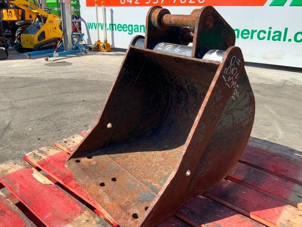 18 JCB DIGGING BUCKET.35mm PINS.226 w. 354492958