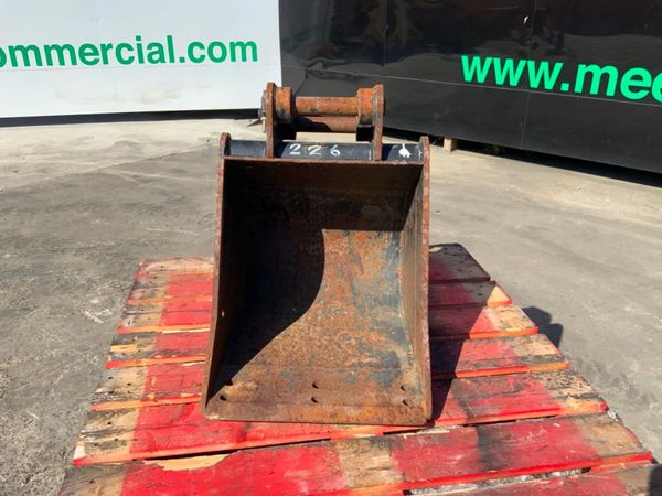 18 JCB DIGGING BUCKET.35mm PINS.226 w. 354492959