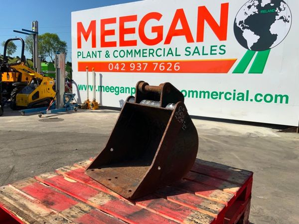 18 JCB DIGGING BUCKET.35mm PINS.226 w. 354492951