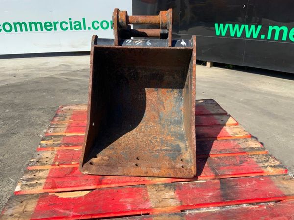 18 JCB DIGGING BUCKET.35mm PINS.226 w. 354492952