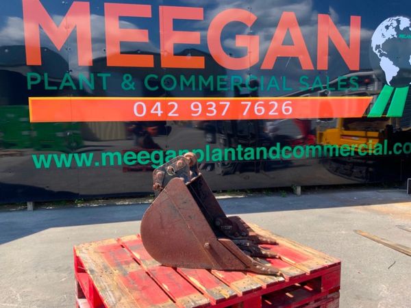 18"  JCB DIGGING BUCKET......35mm PINS.....223w. 354523264
