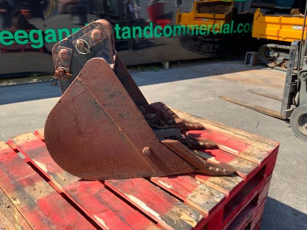 18"  JCB DIGGING BUCKET......35mm PINS.....223w. 354523268