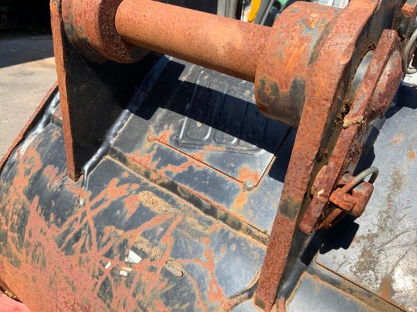 18"  JCB DIGGING BUCKET......35mm PINS.....223w. 354523269