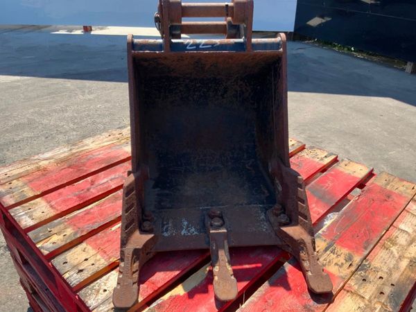 18"  JCB DIGGING BUCKET......35mm PINS.....223w. 354523275
