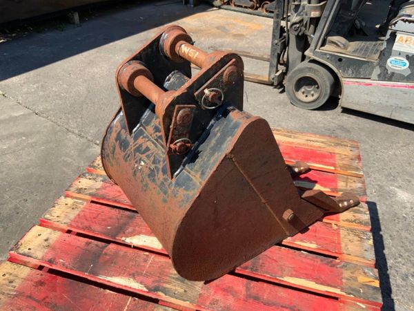 18"  JCB DIGGING BUCKET......35mm PINS.....223w. 354523271