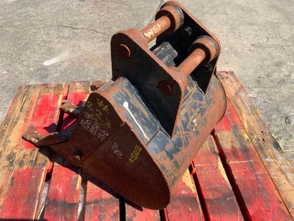 18"  JCB DIGGING BUCKET......35mm PINS.....223w. 354523272