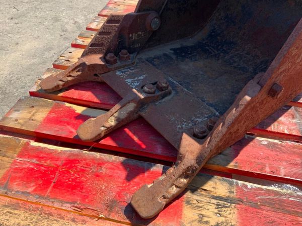 18"  JCB DIGGING BUCKET......35mm PINS.....223w. 354523273