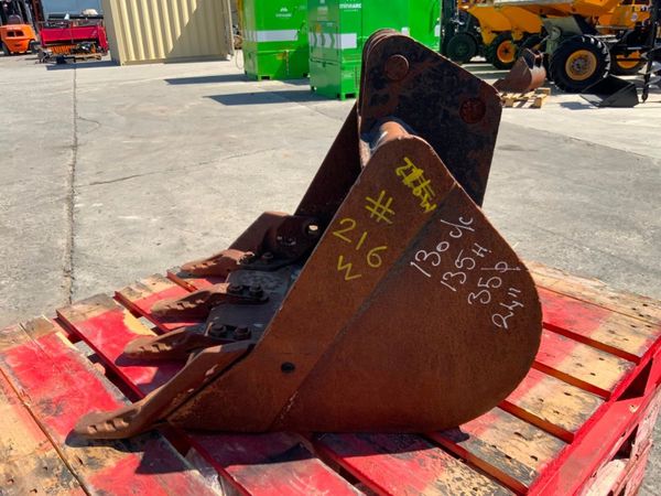 24" JCB MINI DIGGER BUCKET....35mm PINS.....216w. 354523734