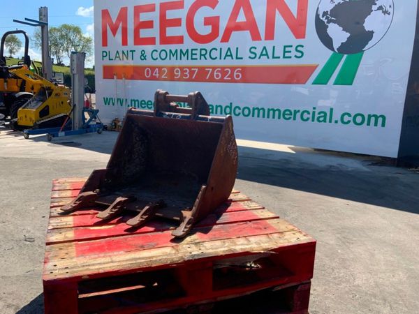 24" JCB MINI DIGGER BUCKET....35mm PINS.....216w. 354523735