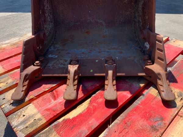 24" JCB MINI DIGGER BUCKET....35mm PINS.....216w. 354523737