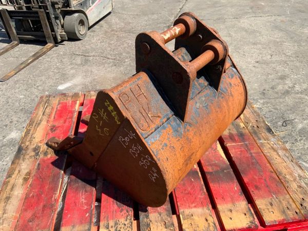 24" JCB MINI DIGGER BUCKET....35mm PINS.....216w. 354523733