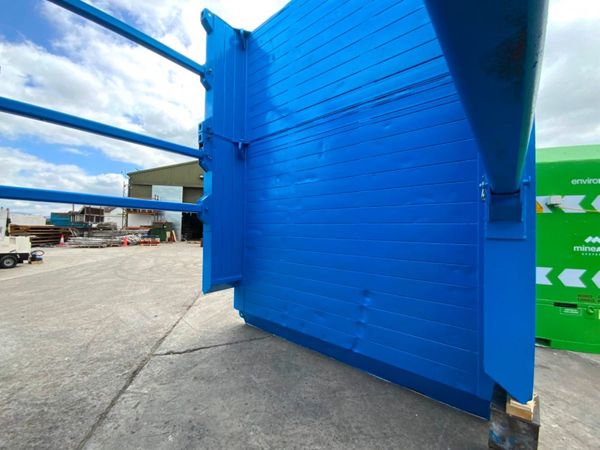MANHOLE SHORING SUPPORT / TRENCH BOX...4949. 354646698