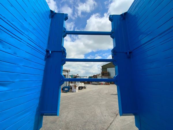 MANHOLE SHORING SUPPORT / TRENCH BOX...4949. 354648943