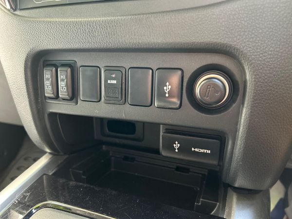 182 Mitsubishi L200 Massive Spec Automatic 354656721
