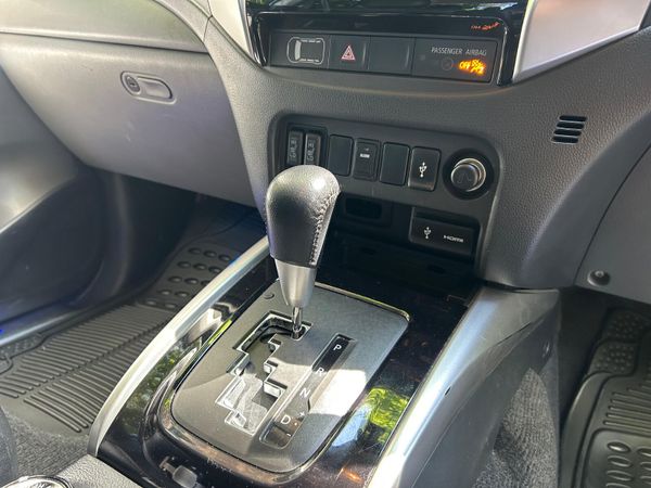 182 Mitsubishi L200 Massive Spec Automatic 354656731